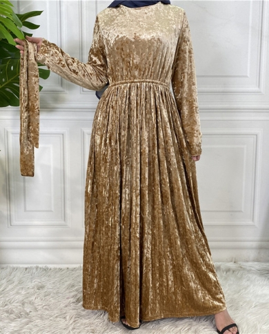 Золотистое платье с вышивкой в цветочек