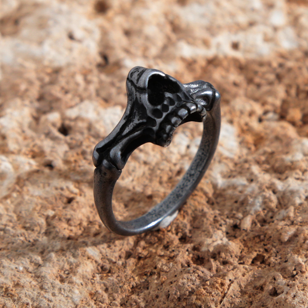 Womens black deals skull ring