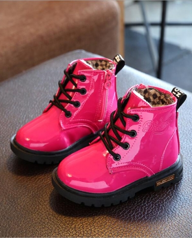 מגפי גומי החדשים ביותר ילדים עור פטנט botas בנים בנות מגפי שלג קטיפה עמיד למים פעוטות נעלי ספורט מגפי אופנה