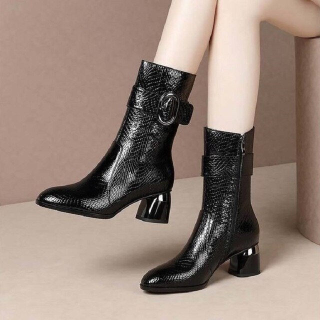 vogue black boots