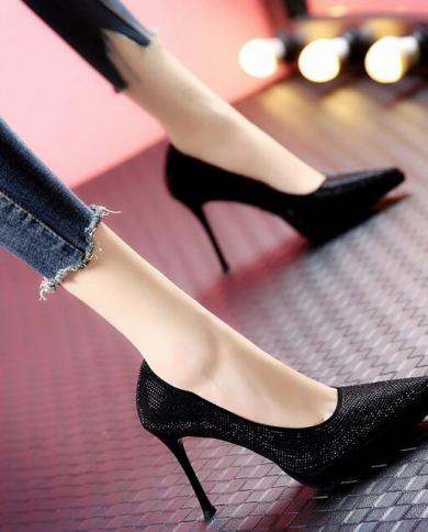 100 000 изображений по запросу Женская обувь доступны в рамках роялти-фри лицензии