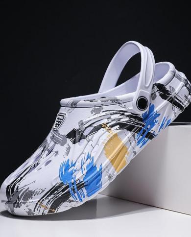 2023 נעלי קיץ חדשות לגברים סנדלי חורים לגברים סנדלים חלולים לנשימה כפכפי מים נעלי מים אופנה נעלי חוף