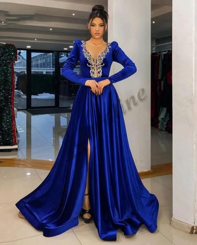 שמלת ערב סאטן כחול רויאל עם צווארון V עמוק שרוולים ארוכים אפליקציות קו צד שסע שמלות נשף שמלות נשף מסיבה בהתאמה אישית