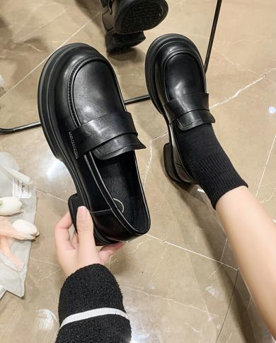 אביב 2023 סטודנטים עם סוליות עבות חדשות נעלי עקב עבות מחליקות עור רטרו טרנד טמפרמנט נעלי יחיד british loaf