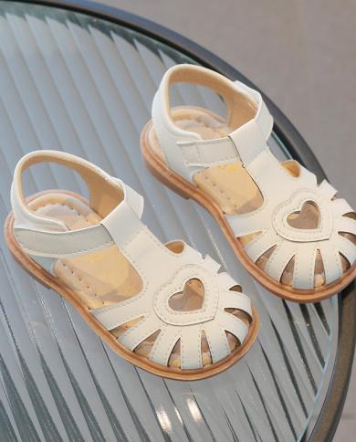 סנדלי ילדים לב חלולים נעלי עור רצועה לילדות נעלי חוף 2023 קיץ ילדים סנדליות שמלת תינוק שו