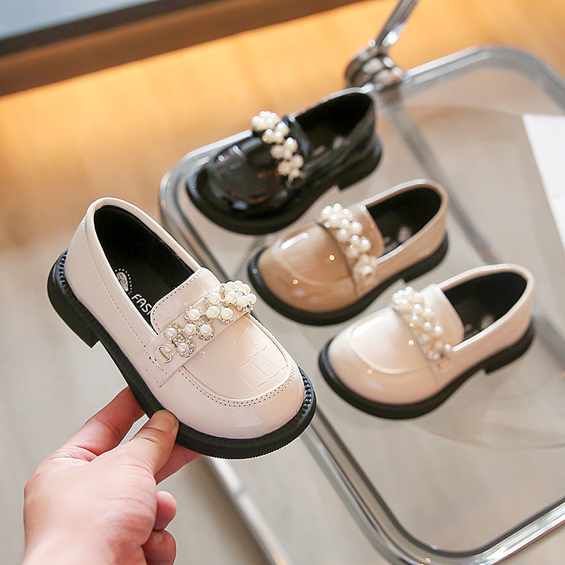 Girls on sale leather loafers