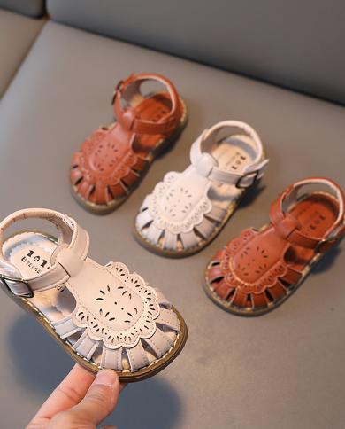 סנדלי ילדים חדשים נעלי עור t strap לילדות סנדליות חלולות mujer 2023 קיץ נעלי תינוקות לילדים פעוטות