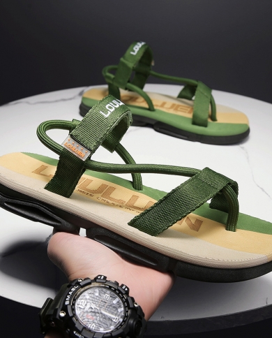 נעלי כפכפים חדשות 2022 לגברים סנדלי חוף אופנתיים ונעלי בית ללבוש חיצוני נעלי כפכפים לגברים ללא החלקה
