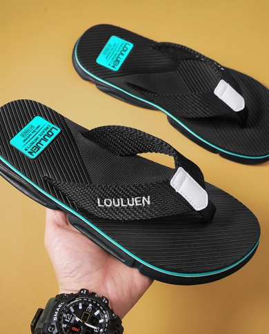 נעלי קיץ 2022 חדשות לגברים קזואל עם סוליות עבות כפכפי חוף אופנתיים סנדלים ונעלי בית אופנתיים חיצוניים