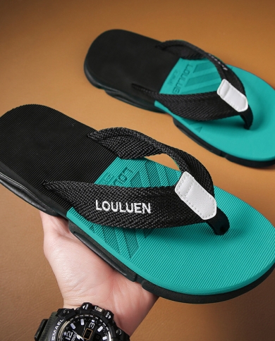 נעלי קיץ 2022 חדשות לגברים קזואל עם סוליות עבות כפכפי חוף אופנתיים סנדלים ונעלי בית אופנתיים חיצוניים