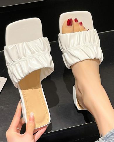 אופנה קפלים נעלי עקב נמוכות לנשים קיץ 2023 סנדלים מרובע אצבע בצבע אחיד אישה קלה מגלשת חוף ים