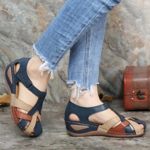 קיץ סנדלים לנשים רך סוליה סגורה נעלי טריז נעליים חלולות ללא החלקה פלטפורמת עור pu צבע מעורב