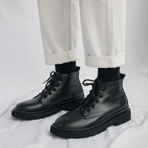 מגפי מרטין גברים בריטים עם סוליות עבות טרנד סתיו וחורף נעלי עור בינוניות נאות בכלי נוער