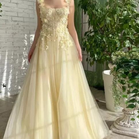 Желтые платья на выпускной 👰 Напрокат или купить в свадебном салоне в Москве