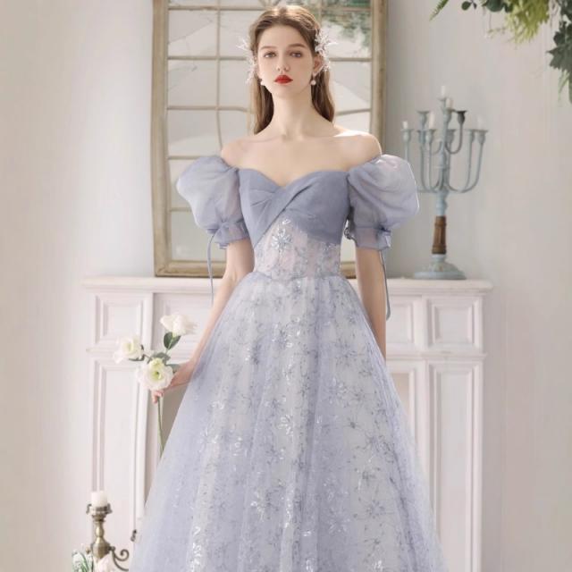 שושבינות עם שרוולי בועה נראות רזות ואלגנטיות שמלה ארוכה למעורבות ו