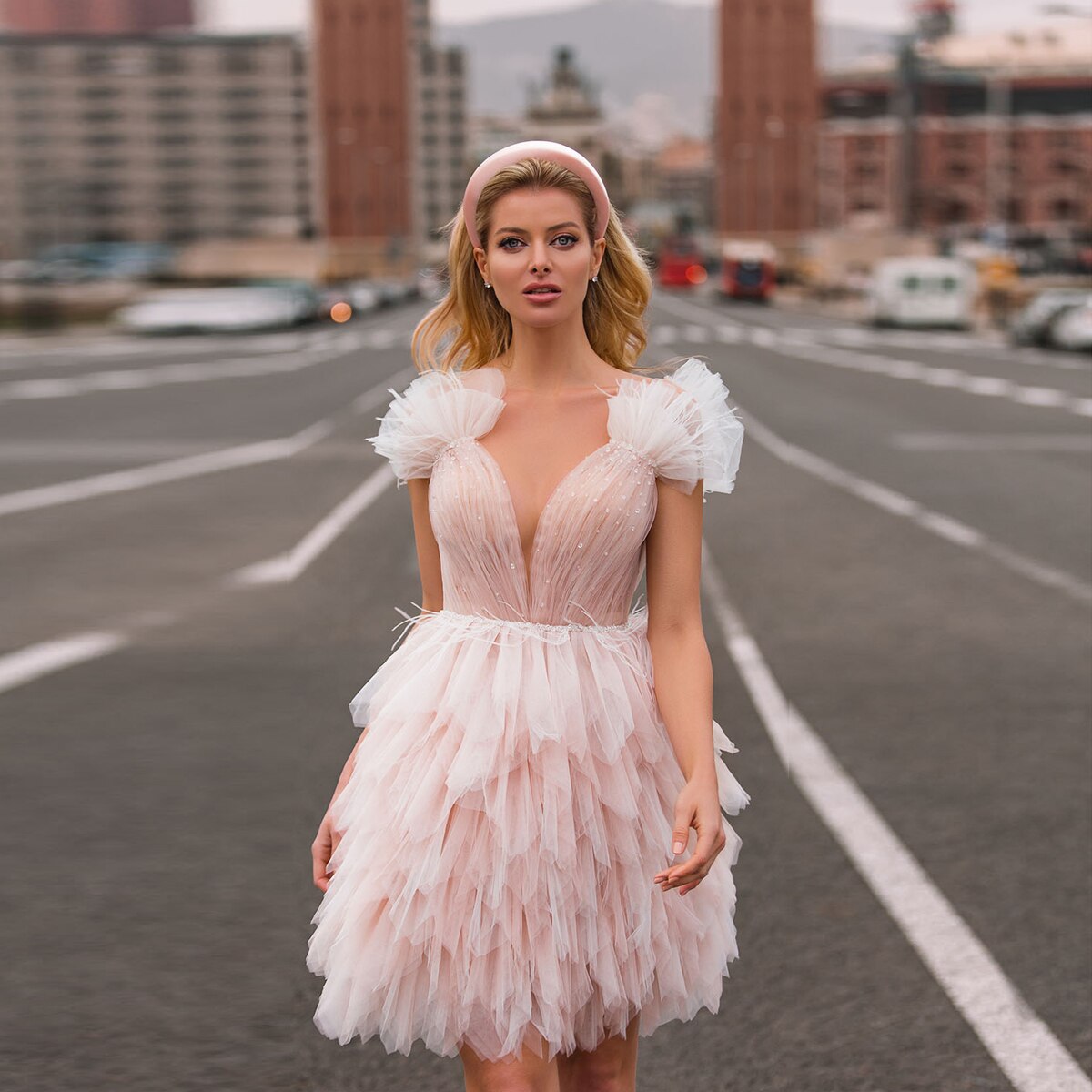 Красивые короткие платья 👰 Напрокат или купить в свадебном салоне в Москве
