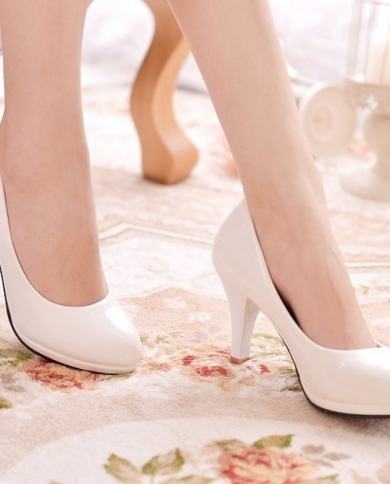 Plain shop white pumps