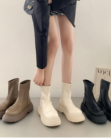 Short flat heel sales boots