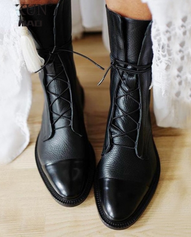 Flat pointed outlet toe boots