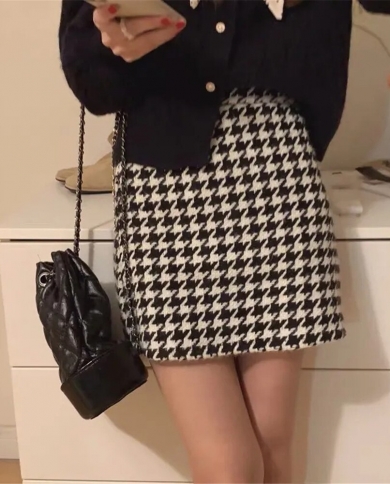 Short black and deals white plaid skirt