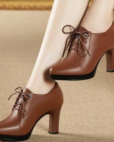 Short brown boots with heel online
