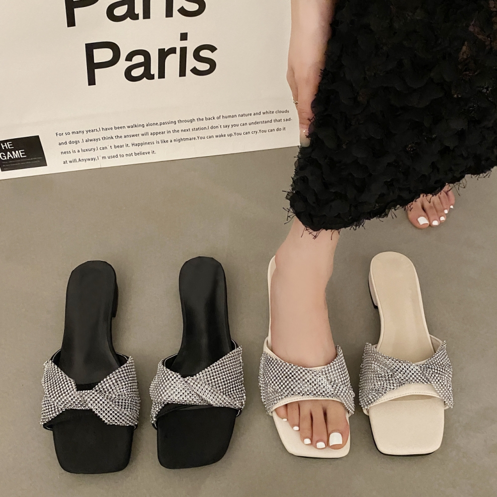 Slippers medium best sale size