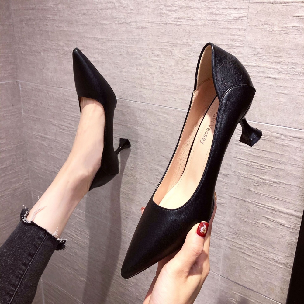 Spring Pointed Toe Small Size Work Shoes Women s Medium Heel All match Shallow Mouth High Heels 41 42 43 Large Size Sin size 39 Color black