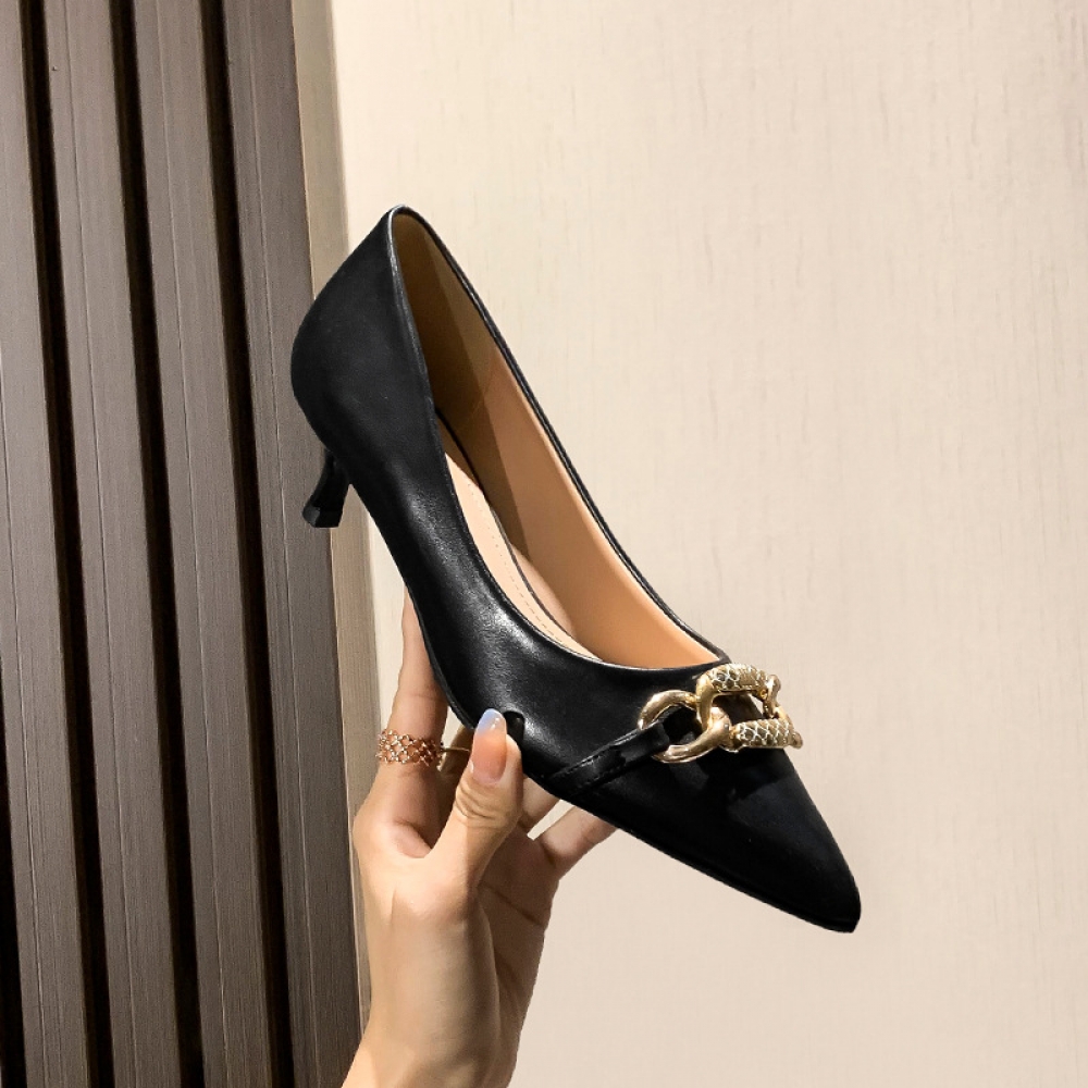 Black small high heels 2025
