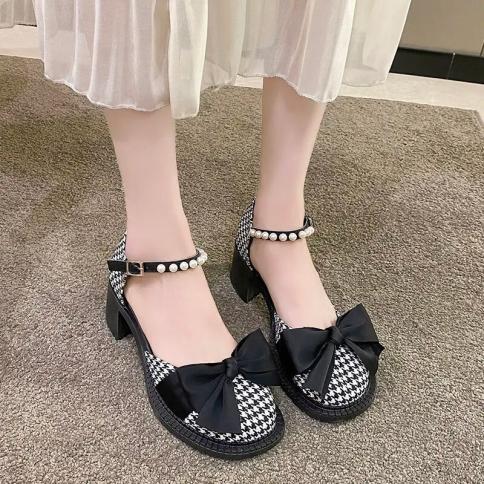 Asian style women's shoes store